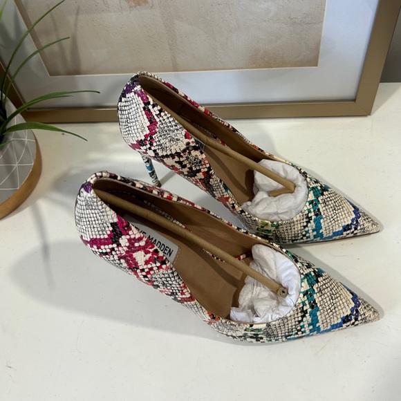 Steve Madden Pump - Size 9 - Picture 4 of 6